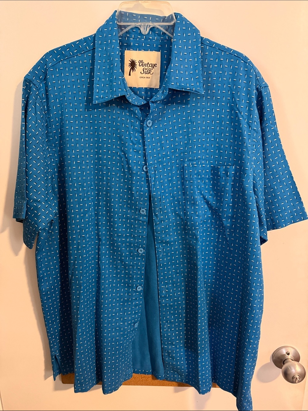 Vintage Silk  Short Sleeve Button-Down Shirt in Turquoise